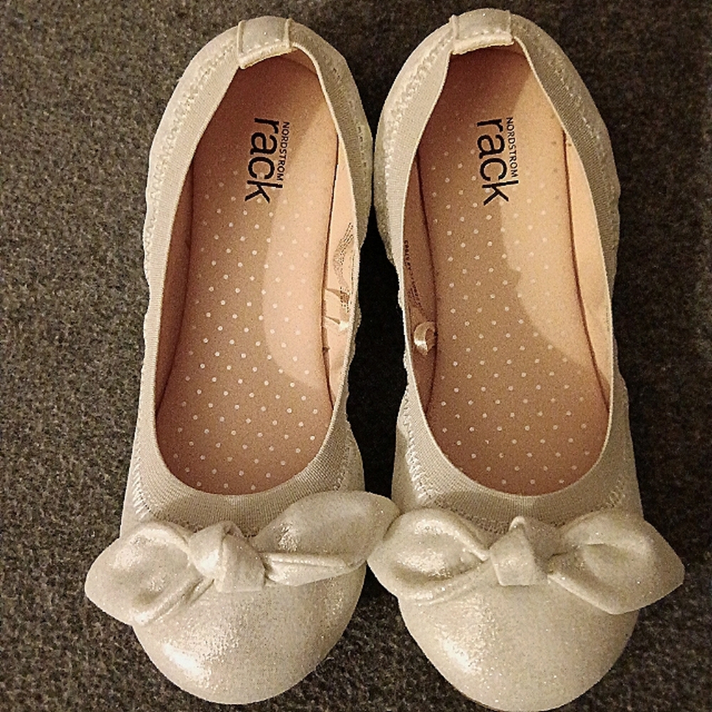 Nordstrom Rack Girl Slip-on Flats  -silver (light), size 13 M - NEW